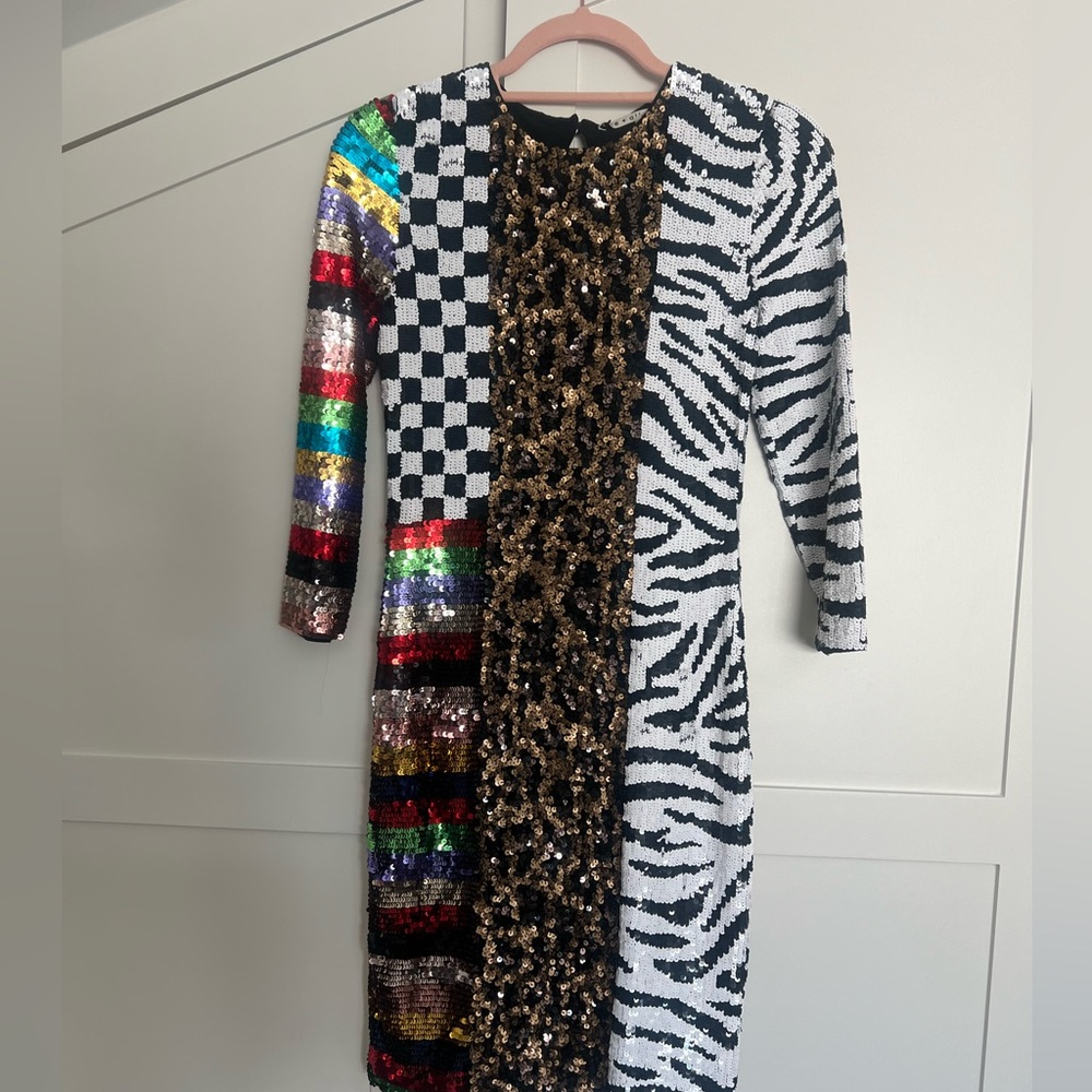 New Alice and Olivia Jae Multi Sequin Keyhole Mini dress! Brand new with tags.